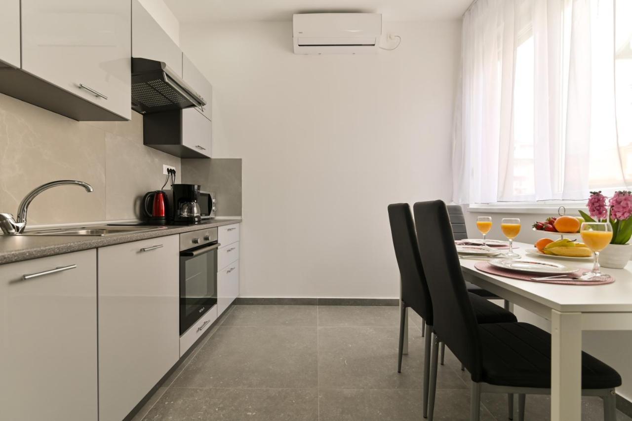 Apartmani Castrum Kaštela Екстериор снимка