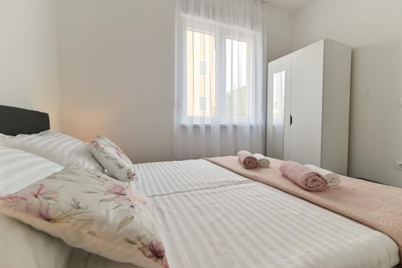 Apartmani Castrum Kaštela Екстериор снимка